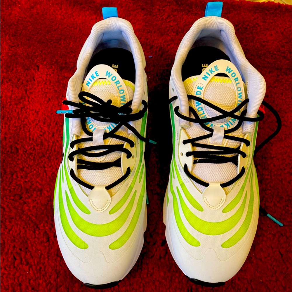 NIKE AIR Mens size 8 1/2 - Womens size 10 NEW